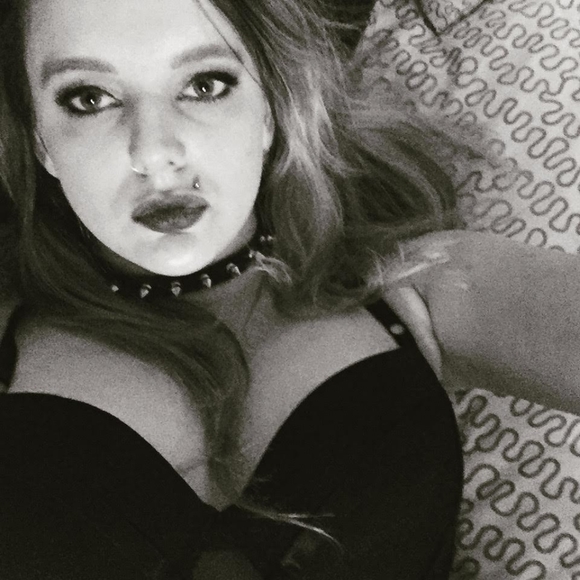 Meet your Posher, Sasha - Picture 10 of 16